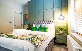 The Invicta Studios - Spacious Studios - City Centre Location - Contractor Friendly - Free Wifi - Smart Tv - Desk Space - Well Designed - Communal Garden